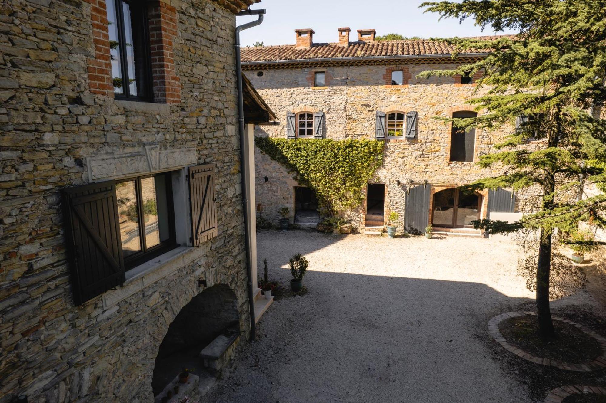 Les Terres Aoyama Hotel Saint Julien Les Rosiers Exterior photo